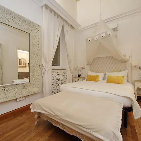 Vicolo Savelli Luxury