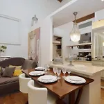 Vicolo Savelli Luxury * Rome